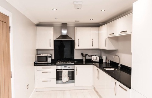 Reading Apartment | Malthouse Court - Luxury 2-Bed, 1-Bath w/Balcony
