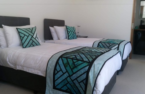 Coles Bay Bed & Breakfast | Malting Lagoon Guest House