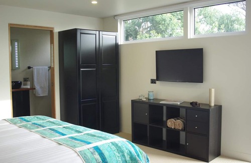 Coles Bay Bed & Breakfast | Malting Lagoon Guest House