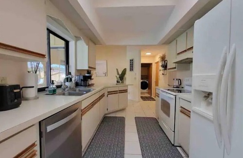 Englewood East House | Malvia’s Oasis- Cozy home with a Private Pool