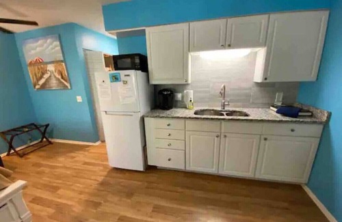 Treasure Island Condo | Malyn 122, Waterfront condo, few blocks to beach