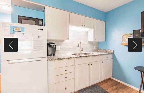Treasure Island Condo | Malyn 122, Waterfront condo, few blocks to beach