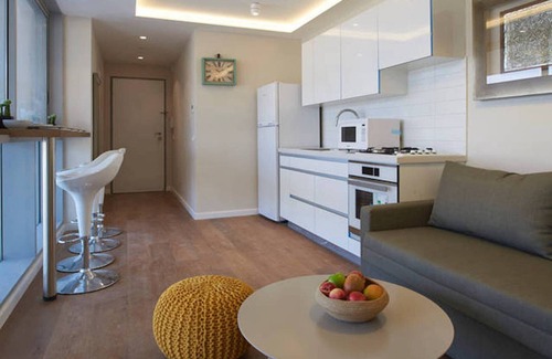 Jerusalem City Centre Apartment | MAMAD Chic 1BR in City Center by FeelHome