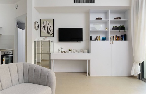 Tel Aviv Apartment | MAMAD Quiet Hideaway & Terrace near Beach by FeelHome
