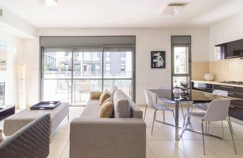 Kerem HaTeimanim Apartment | MAMAD Stunning 2BR/2BA SeaView Apt| By SweetyGuest