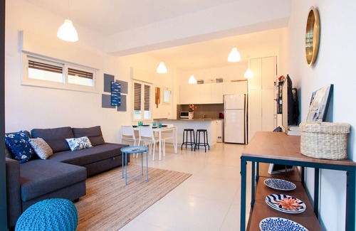 Tel Aviv City Center Apartment | MAMAD Trendy Apt & Balcony on Sheinkin Street by FeelHome