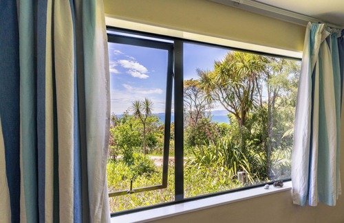 Collingwood Cabin | Mamaku Cabin - Ao Marama Retreat - Stunning Bush setting and Ocean Views
