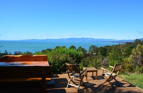 Collingwood Cabin | Mamaku Cabin - Ao Marama Retreat - Stunning Bush setting and Ocean Views