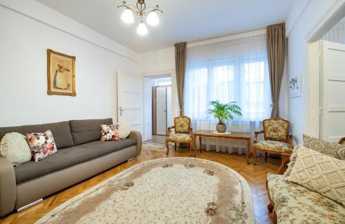 Centrul Vechi Apartment | MamaMia - Amazing View - Tampa Mountain