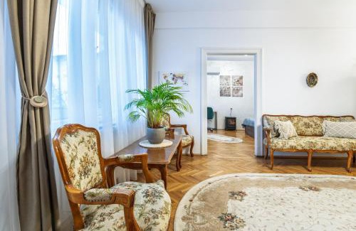 Centrul Vechi Apartment | MamaMia - Amazing View - Tampa Mountain