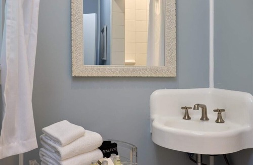 Wailuku Bed & Breakfast | Mamane Suite - Charming Retreat