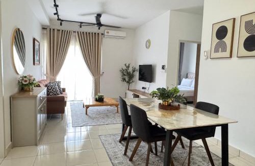 Kota Warisan Apartment | Mamaqarl Homestay near KLIA with Wi-fi and Transport