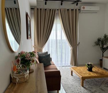 Kota Warisan Apartment | Mamaqarl Homestay near KLIA with Wi-fi and Transport
