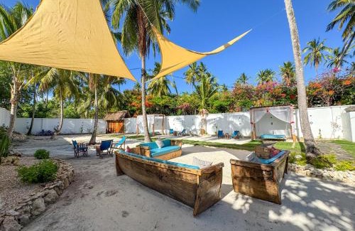 Pwani Mchangani Cabin | Mambo Cabana