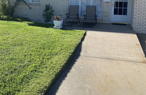 Great Bend House | Mamere's Duplex~Comfy large 2 bedroom