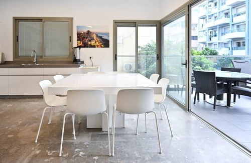 Tel Aviv City Center Apartment | Mamma Mia 3BR in Frishman beach by HolyGuest