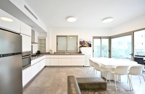 Tel Aviv City Center Apartment | Mamma Mia 3BR in Frishman beach by HolyGuest