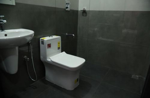 Vyttila Apartment | Mammen's Homestay Vyttila