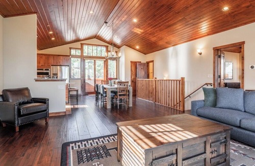 Mammoth Lakes House | Mammoth Magnificent, 4 bed/4.5 bath, Large Cabin