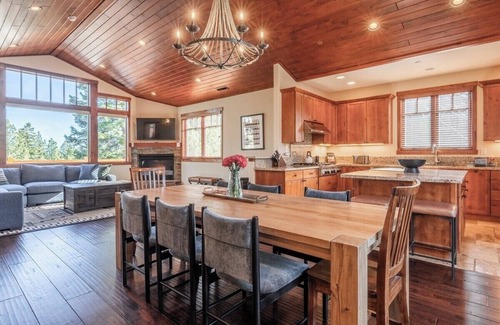 Mammoth Lakes House | Mammoth Magnificent, 4 bed/4.5 bath, Large Cabin