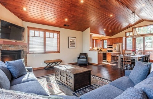 Mammoth Lakes House | Mammoth Magnificent, 4 bed/4.5 bath, Large Cabin