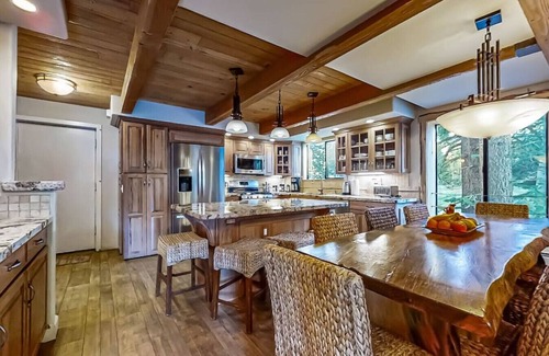 Mammoth Lakes Condo | Mammoth Village Retreat w/3br+loft+4ba+2br nooks. Fits multi-families in style!