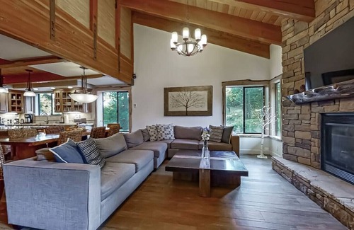Mammoth Lakes Condo | Mammoth Village Retreat w/3br+loft+4ba+2br nooks. Fits multi-families in style!