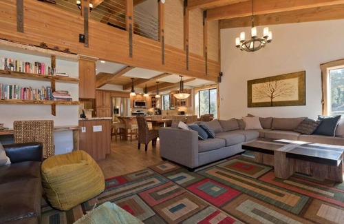 Mammoth Lakes Condo | Mammoth Village Retreat w/3br+loft+4ba+2br nooks. Fits multi-families in style!