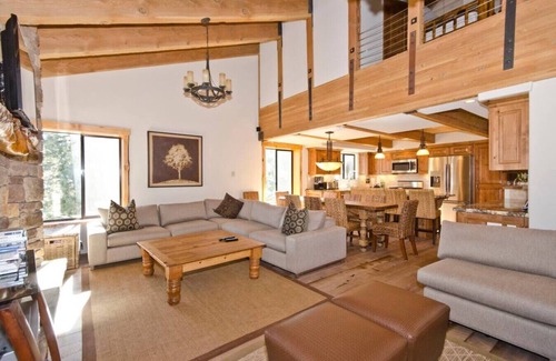 Mammoth Lakes Condo | Mammoth Village Retreat w/3br+loft+4ba+2br nooks. Fits multi-families in style!