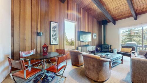 Mammoth Lakes Apartment | Mammoth West #140 Condo