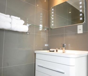 Cape Town City Centre Apartment | Man And Tree House