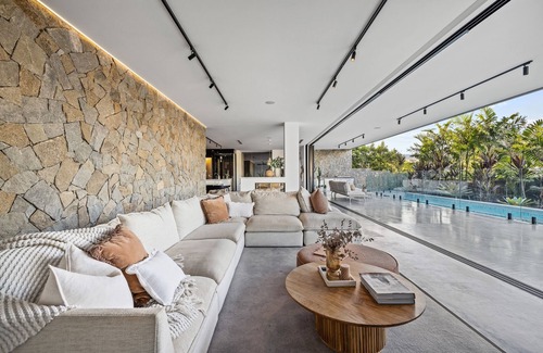 Kingscliff House | Mana Beach House | Award-winning, Heated Pool, Gym