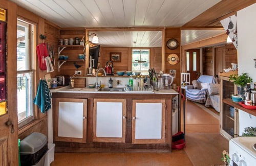 Robinsons Bay Cottage | Manaia Cottage - Akaroa Holiday Home