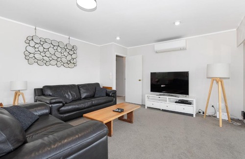 One Tree Point House | Manaia View - One Tree Point Holiday Home