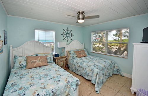Englewood Cottage | Manasota Beachfront Retreat 1