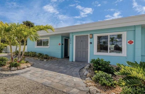 Englewood Cottage | Manasota Key Inn 1 BR Suite w/Full Kitchen, Steps to Private Beach, Dog Friendly