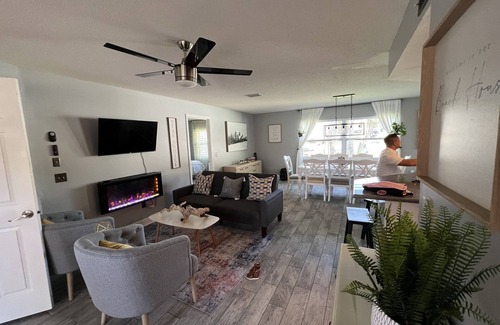 Dixie Shores House | Manatee Cove, Tiki WATERFRONT Home w/BOATLIFT