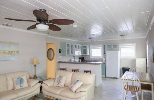 Stuart House | Manatee Pocket Guest Cottage