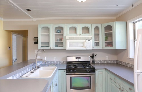 Stuart House | Manatee Pocket Guest Cottage
