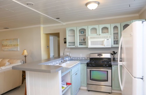 Stuart House | Manatee Pocket Guest Cottage
