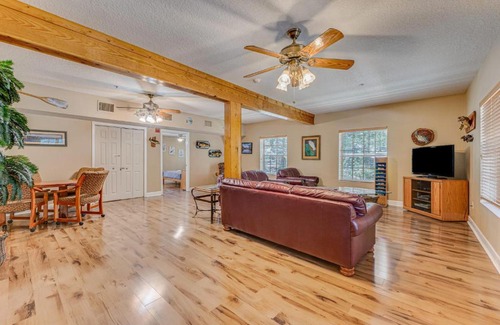 Chassahowitzka Bed & Breakfast | Manatee Room