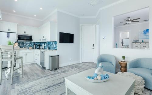 Cape Harbour Apartment | Manatee Suite 3 Funky Fish House at Cape Harbour