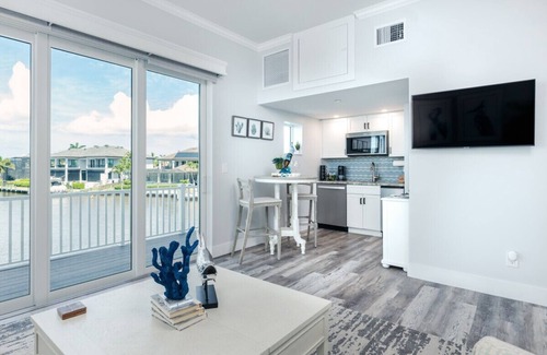 Cape Harbour House | Manatee Suites Full House