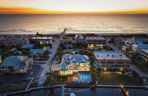 Anna Maria House | Mandalay Bay - Enjoy waterfront luxury at its finest!