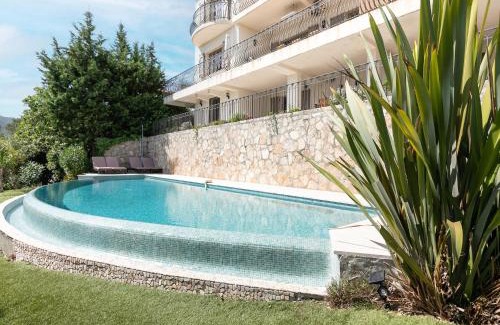 Mandelieu-La-Napoule Villa | Mandelieu Villa with Rooftop