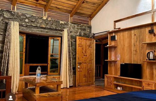 Jakh Hotel | mandeva