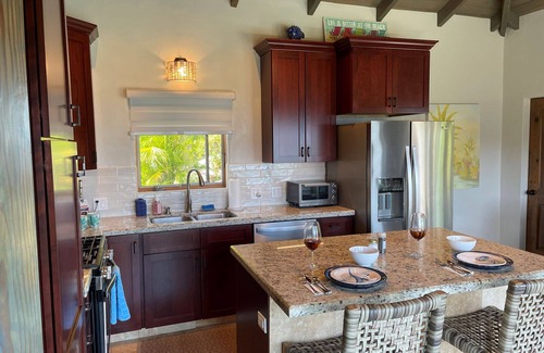 Ajax Peak Cottage | MandeVilla Cottage at Ixora great reviews amazing location.