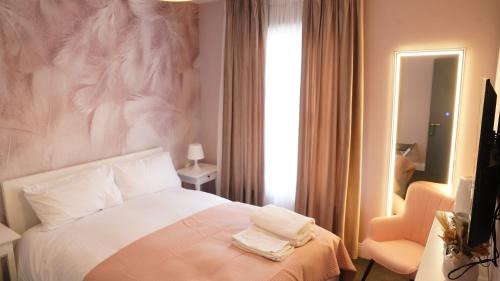 Enfield Lock House | Mandeville Guest House