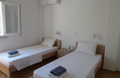 Katavolos Apartment | Mandraki House Upper, 100m from Kaminaki Beach