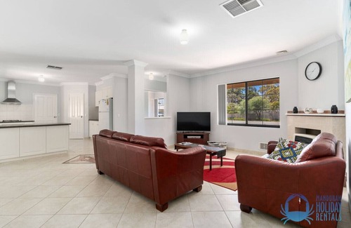 Wannanup House | Mandurah Estuary Breeze